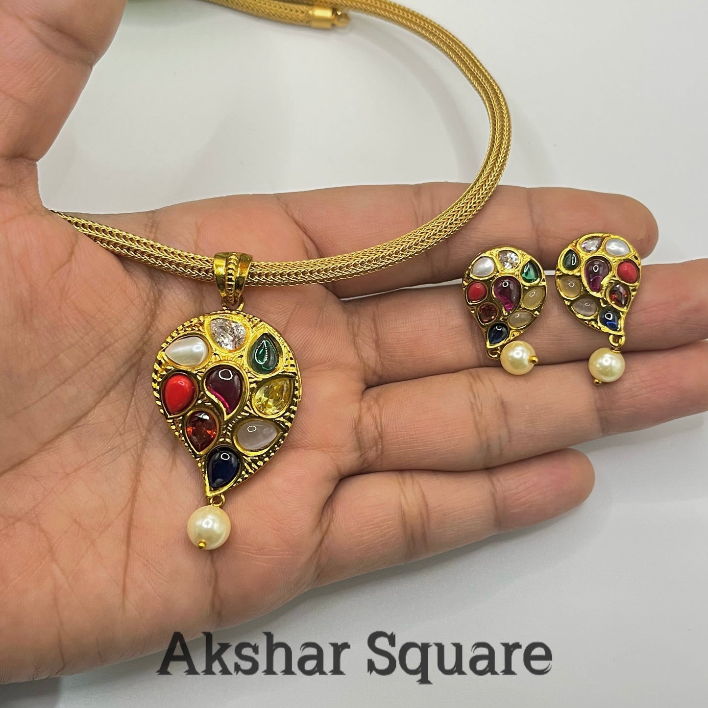 Kemp Stone Pendent Necklace Set