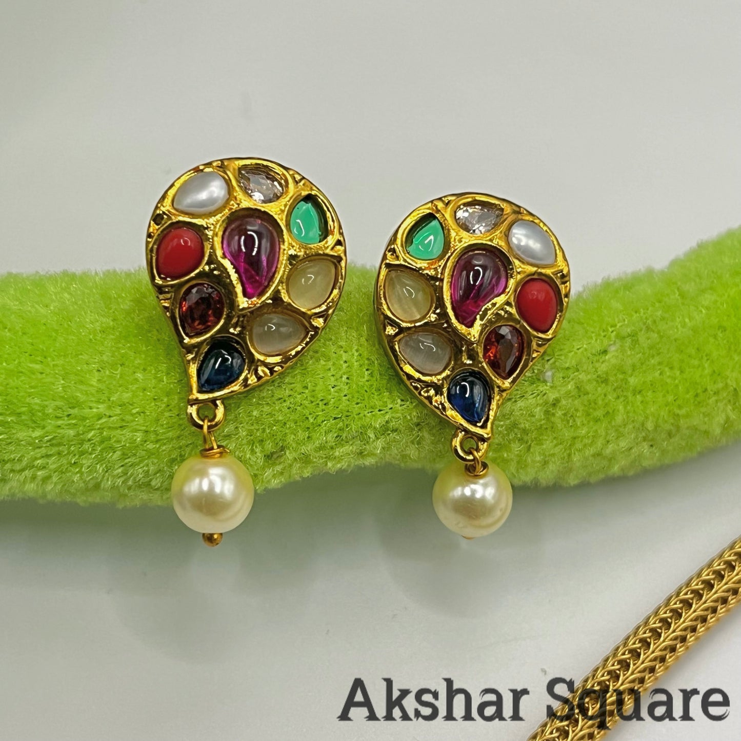 Kemp Stone Pendent Necklace Set