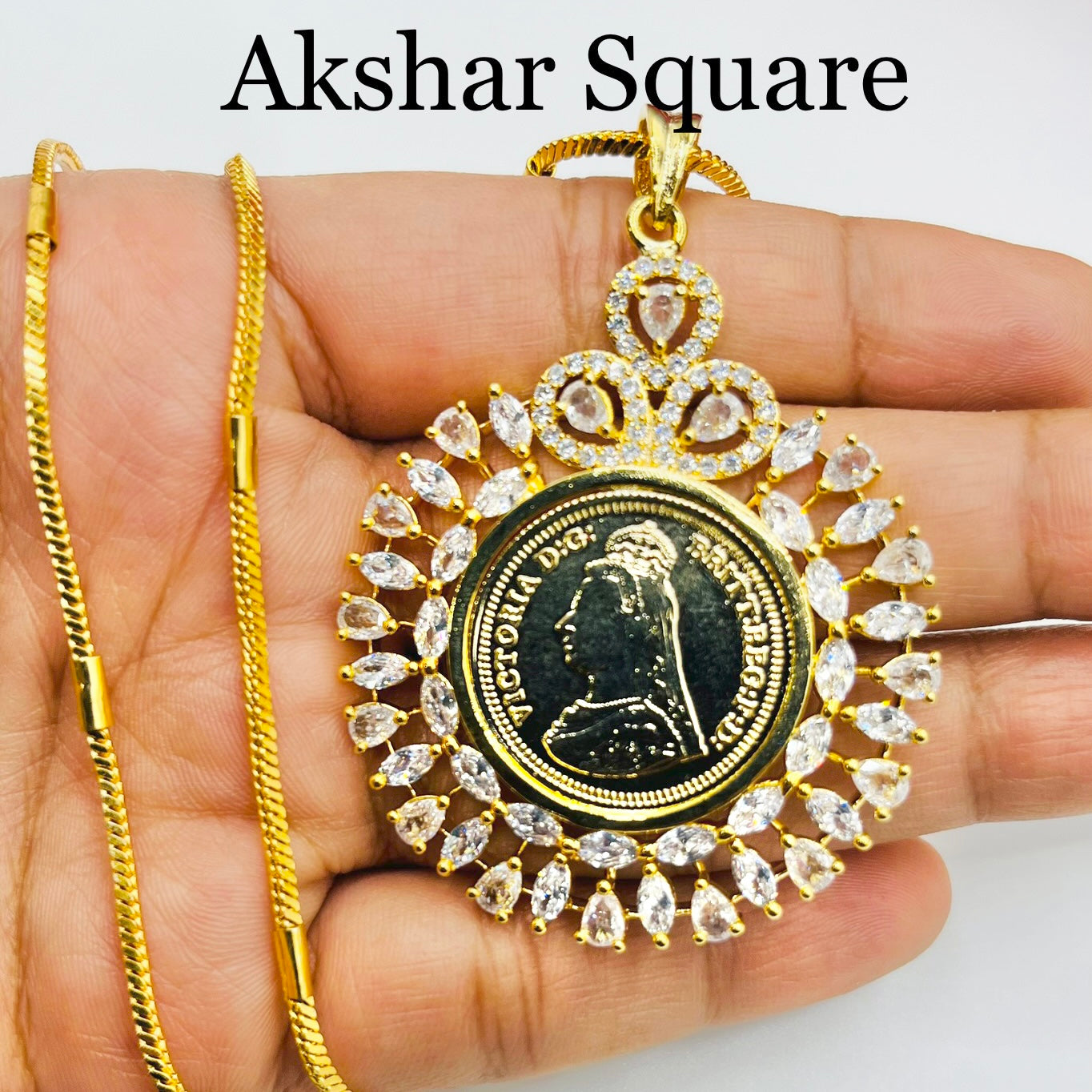 Gold polish ginny pendant set