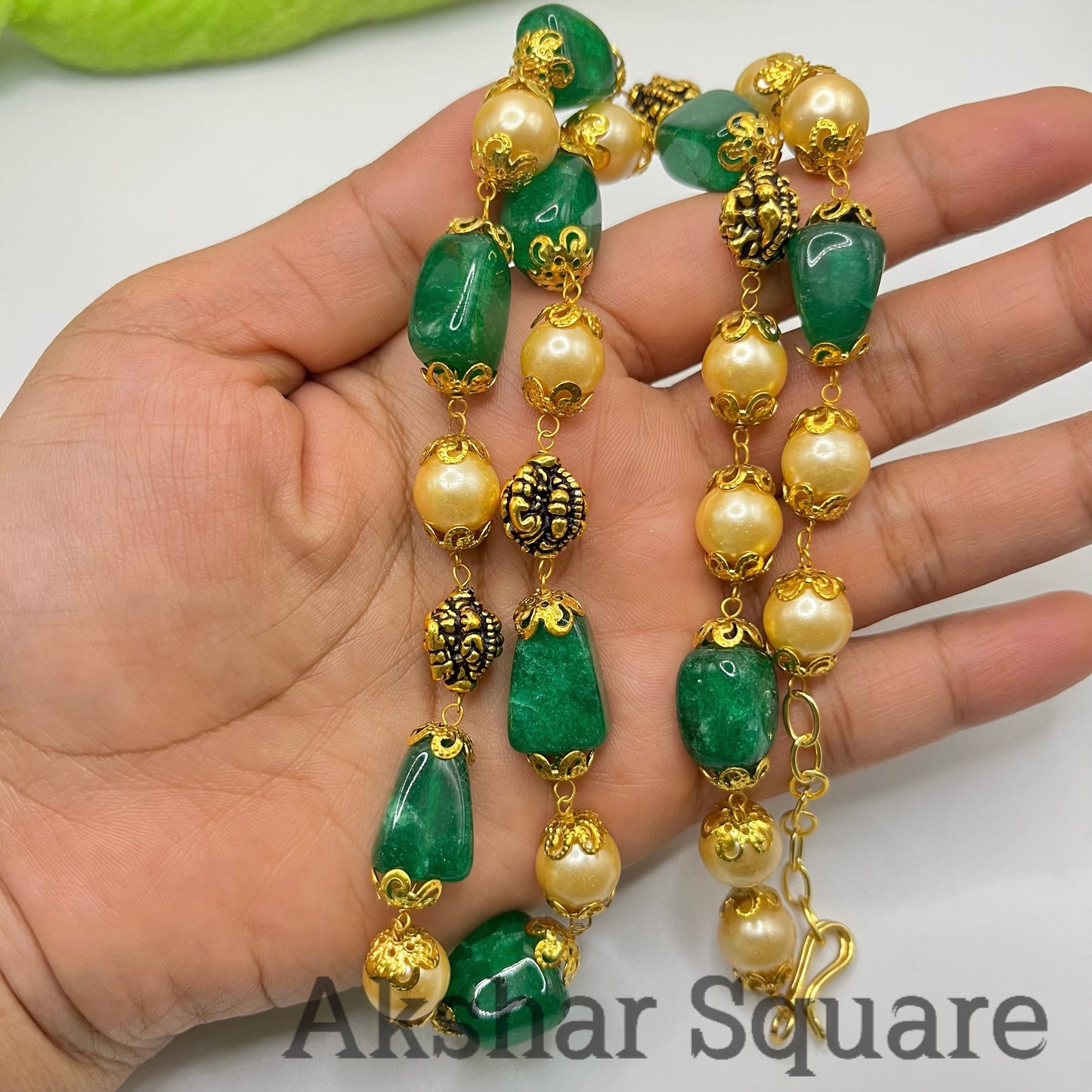 Color beads & pearls short mala